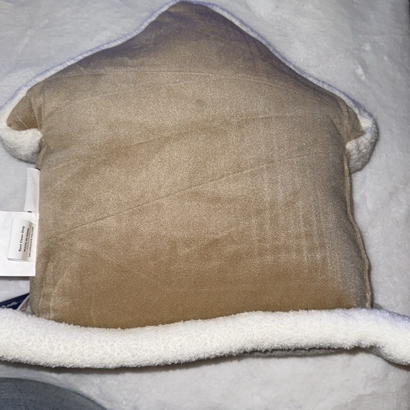 Cupcakes And Cashmere Gingerbread House Pillow-NWT - Picture 5 of 6